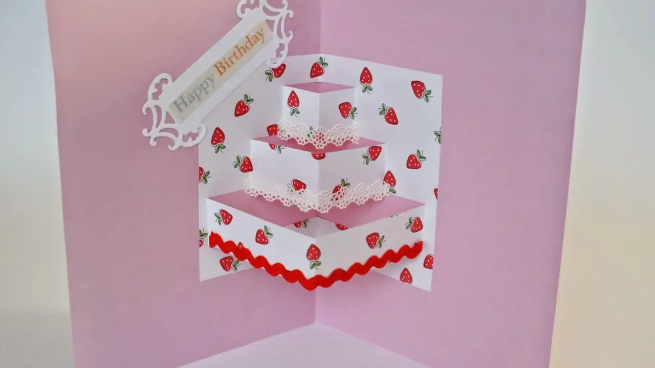 Urocza kartka 3D z tortem i truskawkami. Zobacz, jak zrobić taką kartkę!