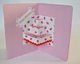 Urocza kartka 3D z tortem i truskawkami. Zobacz, jak zrobić taką kartkę!
