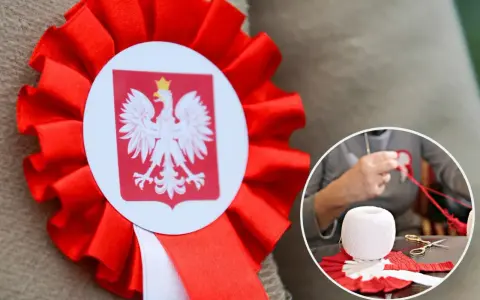 Jak zrobić kotylion ze wstążki? Zobacz, jak powstaje ozdoba z godłem Polski.